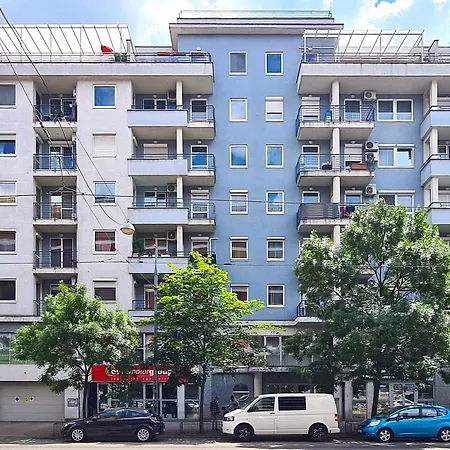 Calm Premium Apartment, Terrace & Garage Daire Budapeşte