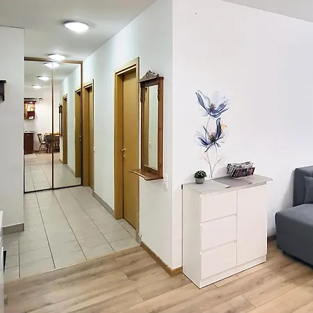 Calm Premium Apartment, Terrace & Garage