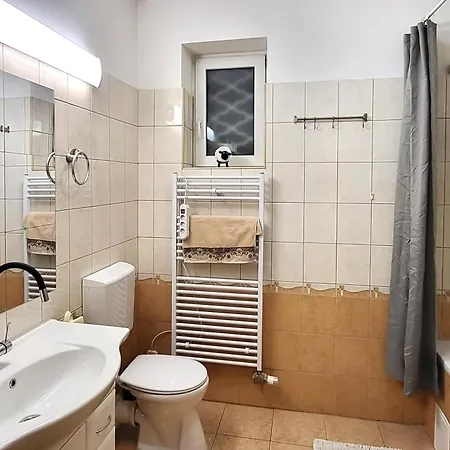 Calm Premium Apartment, Terrace & Garage Apartment *