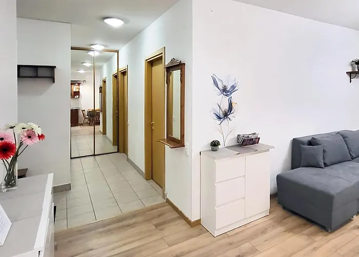 Calm Premium Apartment, Terrace & Garage
