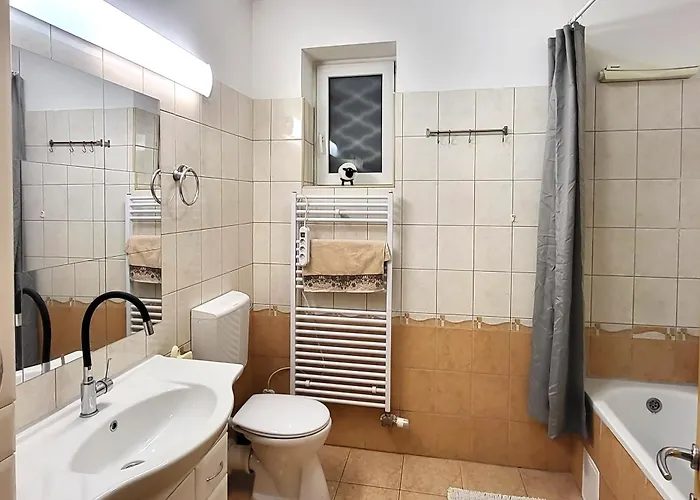 Calm Premium Apartment, Terrace & Garage Appartamento *