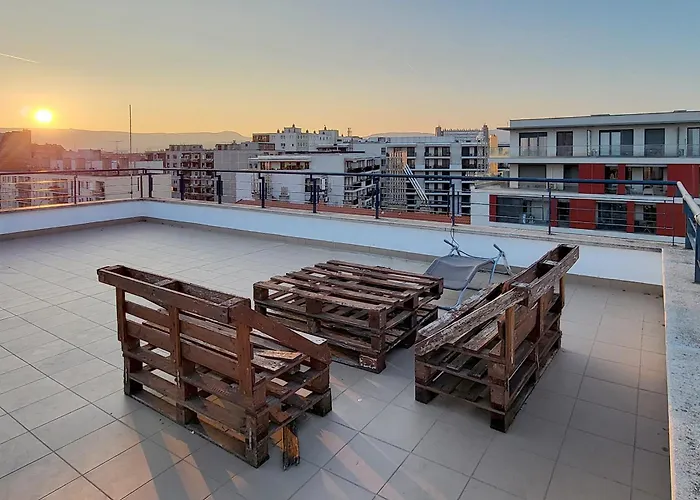 Calm Premium Apartment, Terrace & Garage
