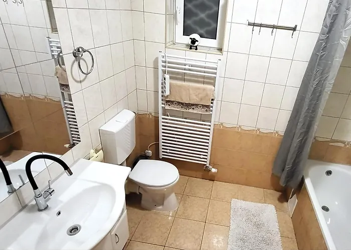 דירה Calm Premium Apartment, Terrace & Garage