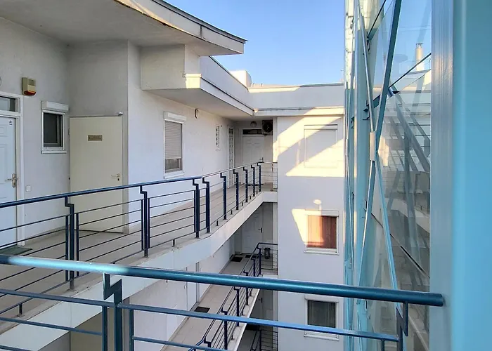 Calm Premium Apartment, Terrace & Garage דירה