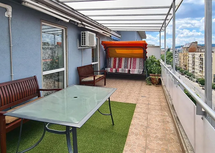 דירה Calm Premium Apartment, Terrace & Garage בודפשט