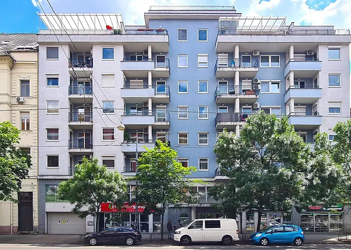 Calm Premium Apartment, Terrace & Garage דירה בודפשט